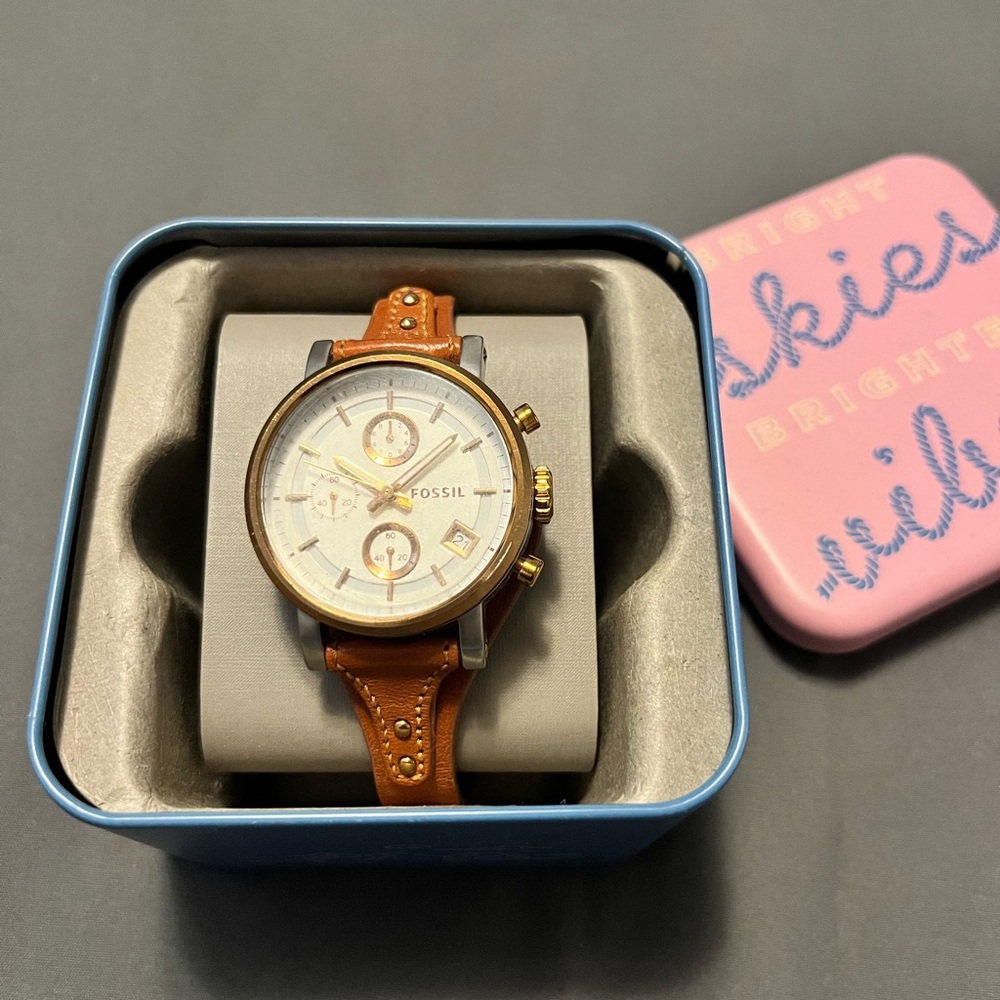 Fossil Boyfriend Chronograph White Dial Brown Leather Strap Watch For Women